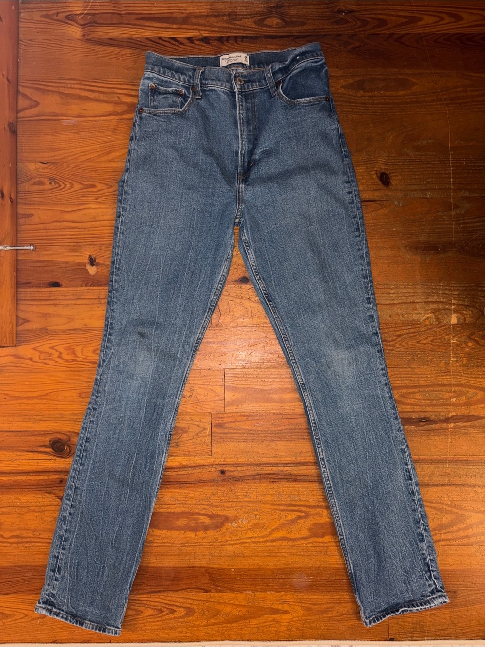 Abercrombie & Fitch The 90’s Slim Straight Ultra High Rise Jeans - size 8L